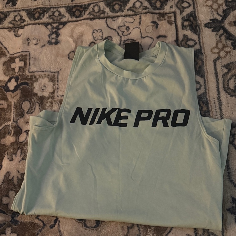 Nike Pro Sleeveless Top in Mint Green